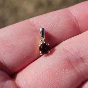 14K Yellow Gold Garnet & Diamond Pendant Charm 10x4mm